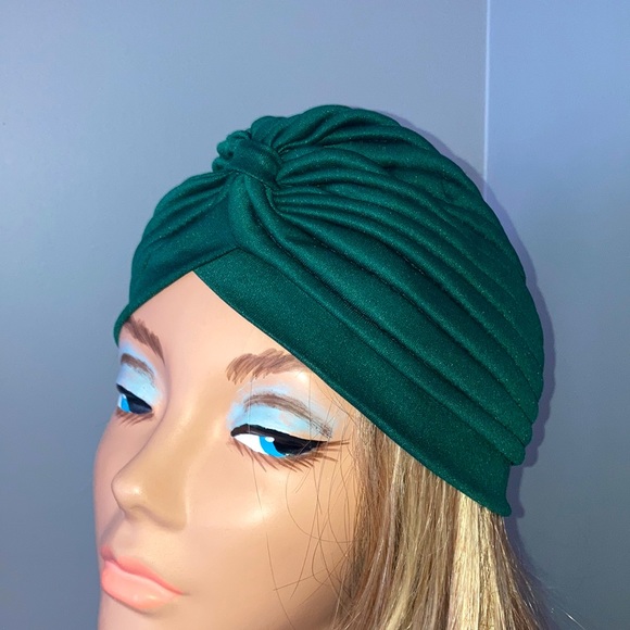 Emerald turban - Picture 2 of 3